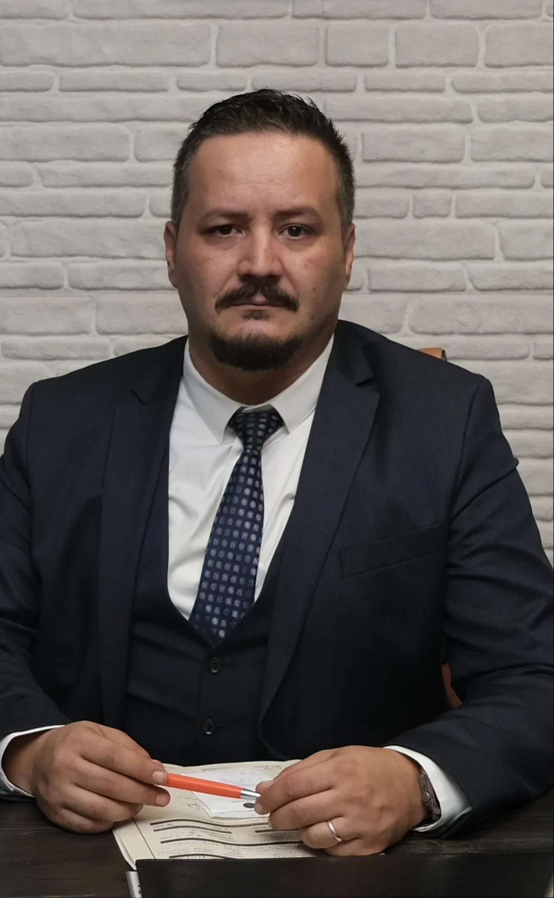 Adem Buz